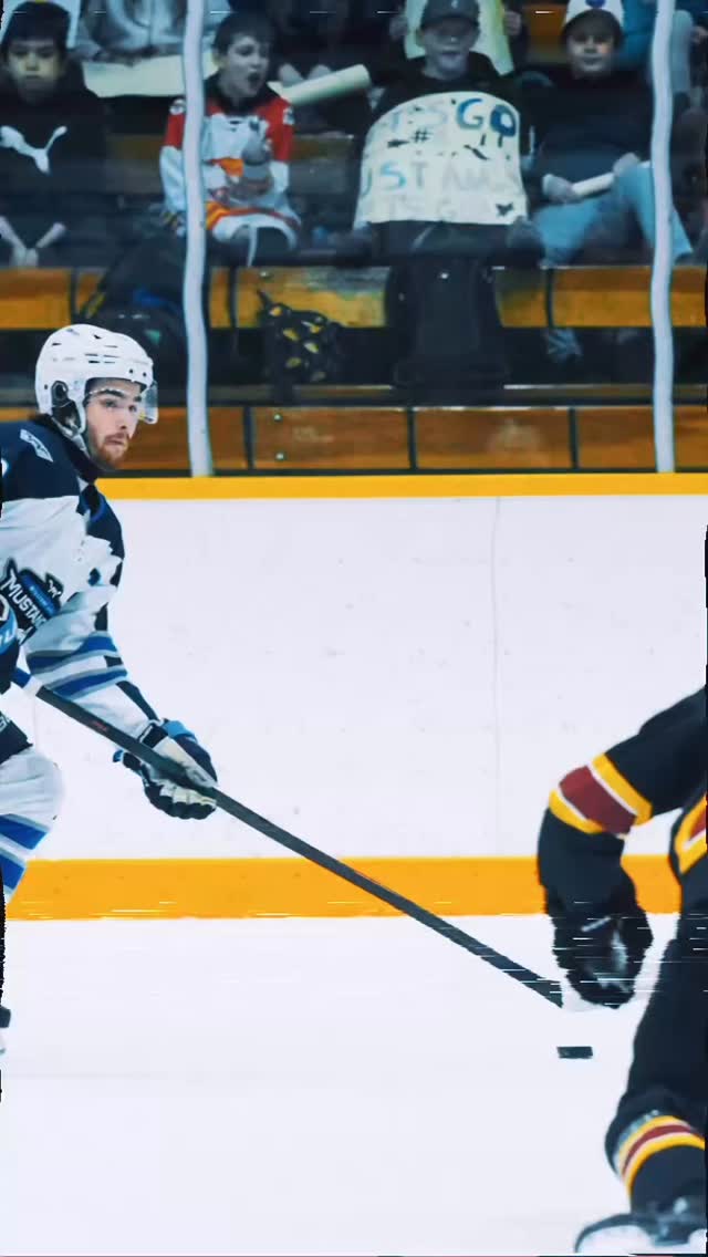 The Mustangs put on a show for our school game last week and photographer @alexa.304 caught every goal! 

Almost 1200 students filled the arena to cheer the team to a 4-3 win. 

📸: Alexa Dean
